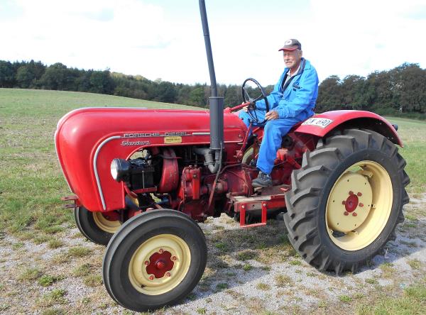 Veterantraktor - Porsche - Standard, 1958, 2 cyl, luftkyld, 24 hk. I fint körbart originalskick med ...